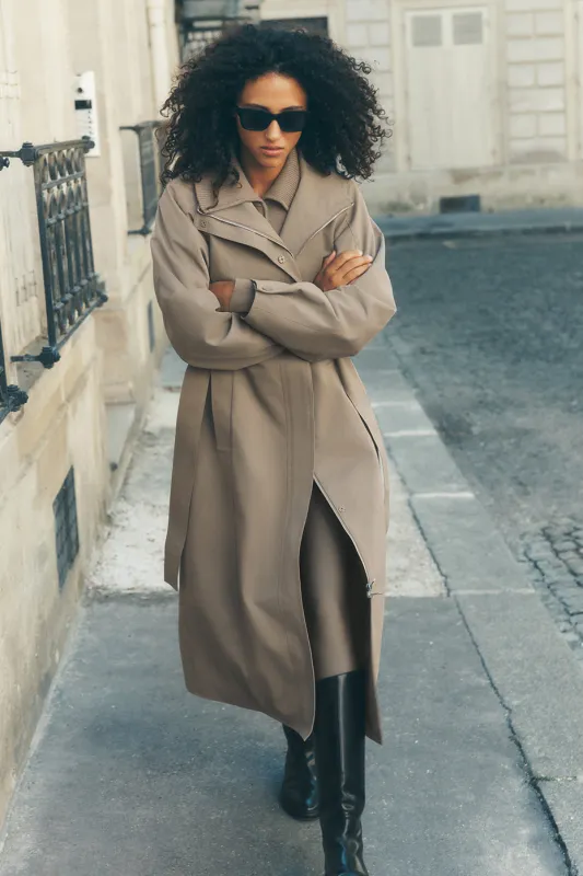 Journey Trench Coat - Light Cocoa made by Alo Yoga