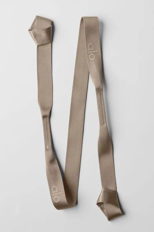 Yoga Strap - Gravel made by Alo Yoga