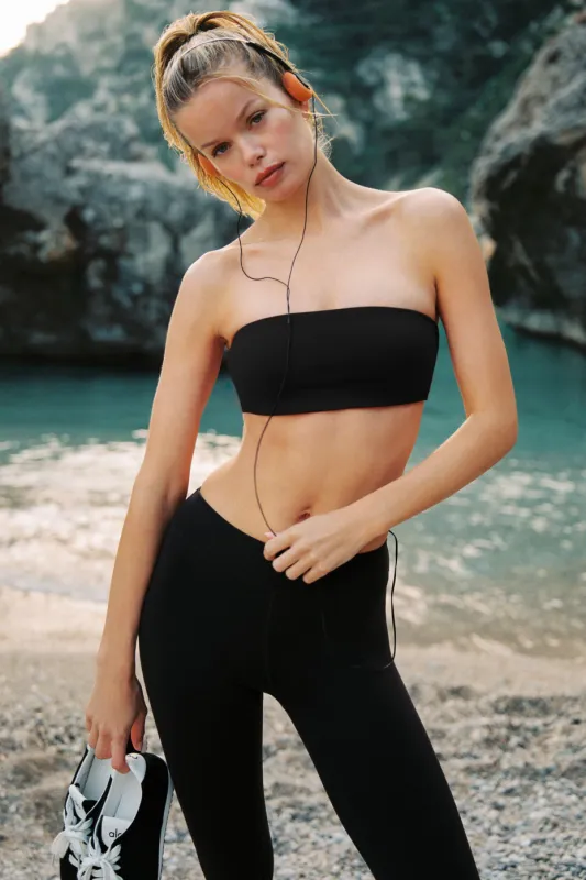 Airbrush Bandeau Bra - Black made by Alo Yoga
