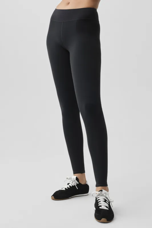 Airbrush Low-Rise Legging - Black made by Alo Yoga