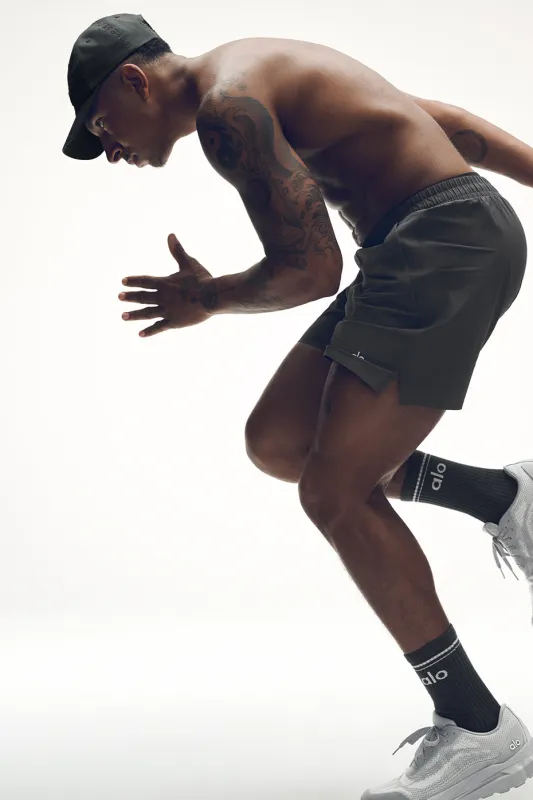 5" Traction Running Short - Anthracite made by Alo Yoga