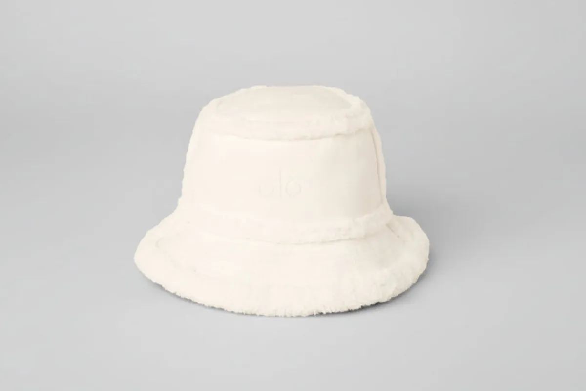 Winterfun Bucket Hat - Ivory made by Alo Yoga