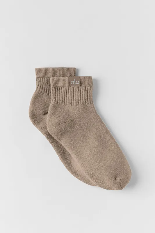 Quarter Crew Street Sock - Gravel made by Alo Yoga