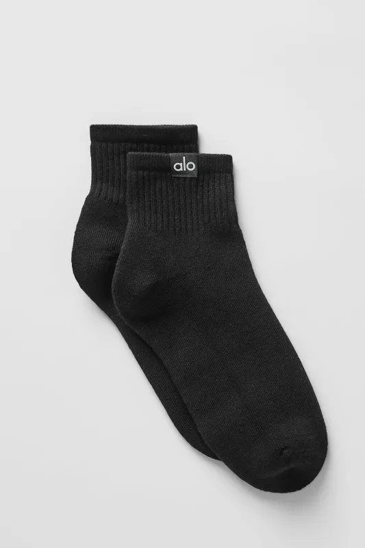 Quarter Crew Street Sock - Black made by Alo Yoga