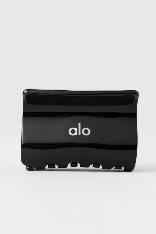Effortless Claw Clip - Black made by Alo Yoga