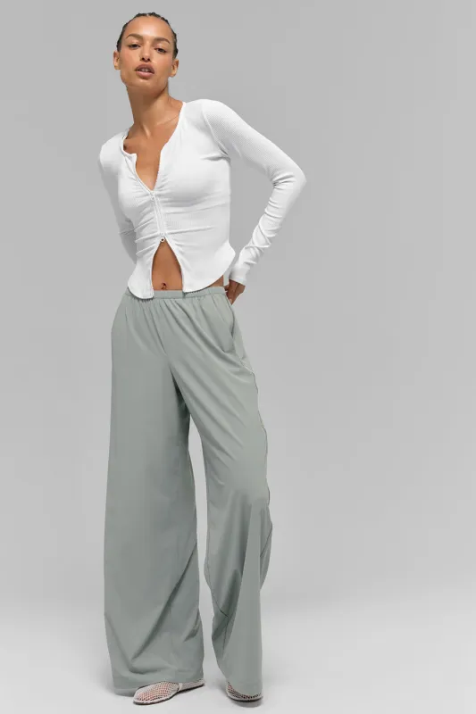 Breezy Wide Leg Pant (Long) - Lunar Grey made by Alo Yoga