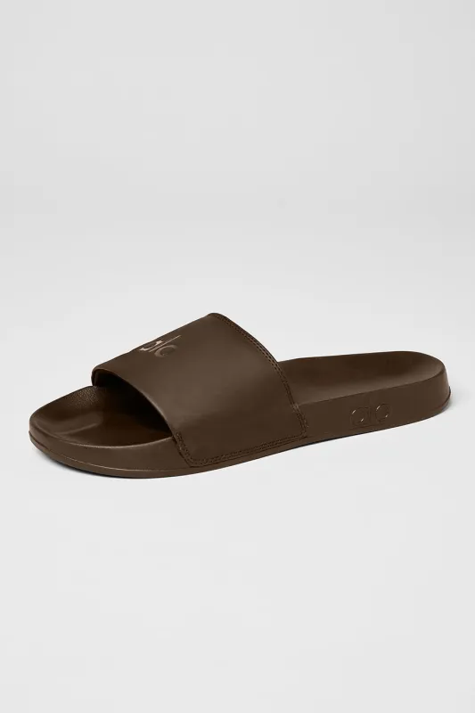 Unisex It Slide - Espresso made by Alo Yoga