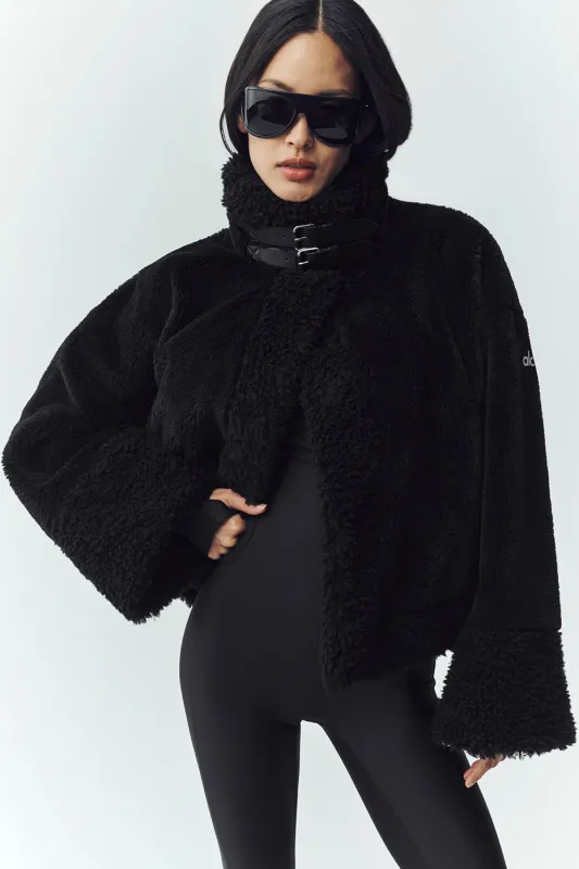 Sherpa Fireside Bomber - Black made by Alo Yoga