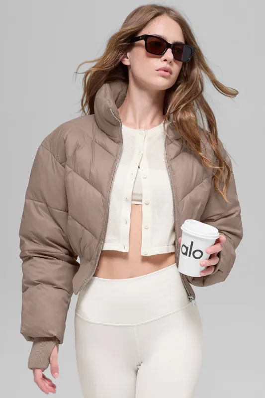 Cropped Atmosphere Puffer - Chai Latte made by Alo Yoga