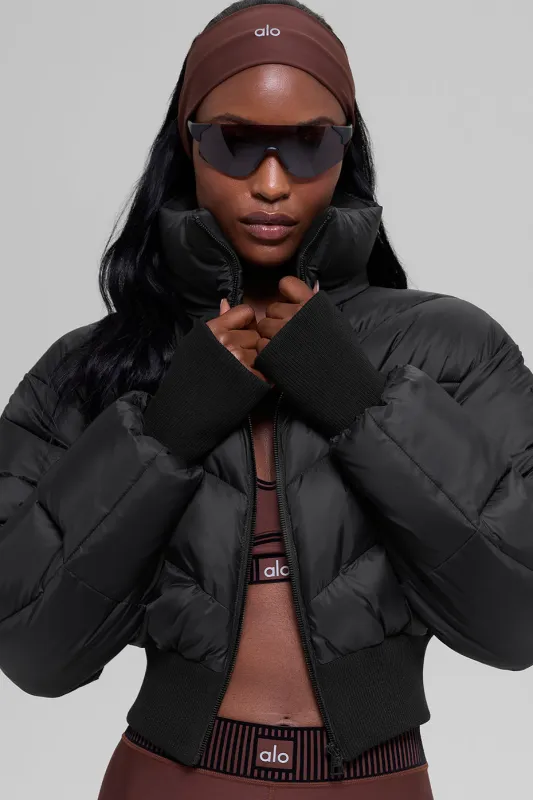 Cropped Atmosphere Puffer - Black made by Alo Yoga