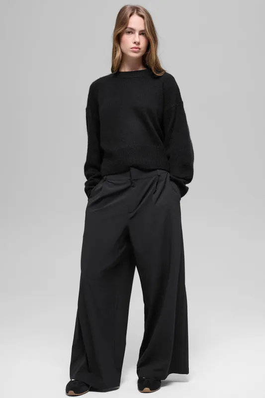 High-Waist Dreamscape Trouser (Short) - Black made by Alo Yoga