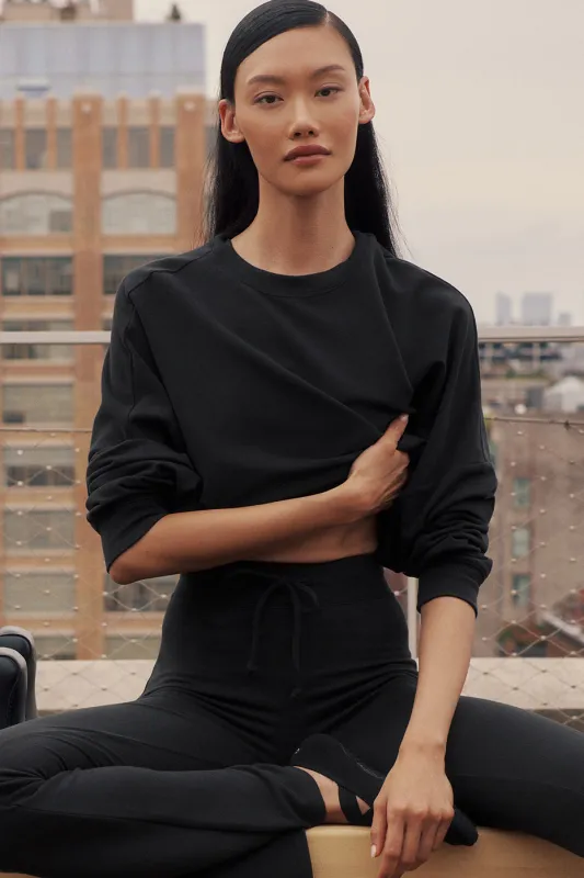 Cropped Sway Crew Neck Pullover - Black made by Alo Yoga