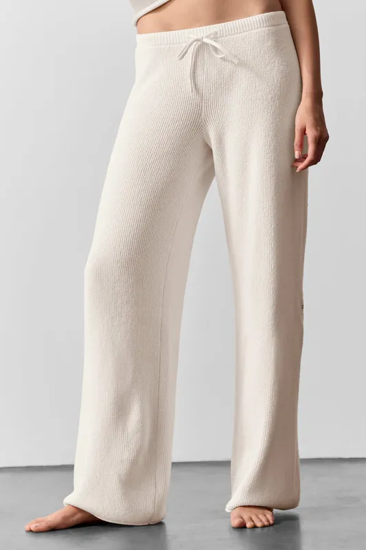 Supernatural Sweater Pant - Ivory made by Alo Yoga
