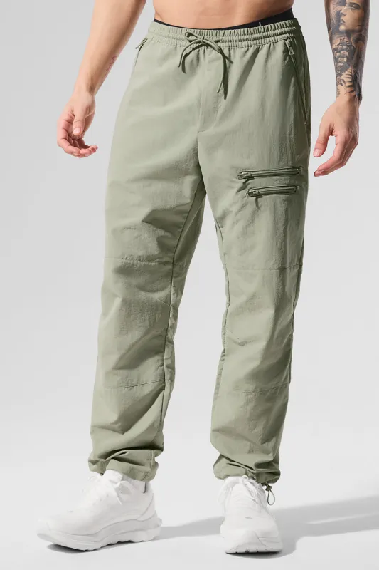 Takeaway Track Pant - Limestone made by Alo Yoga