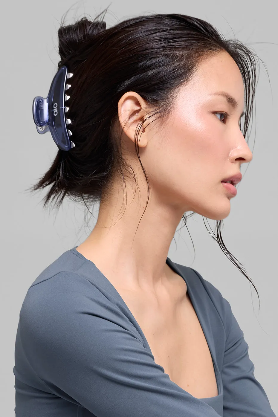 Acrylic Illusion Claw Clip - Bluestone/Chrome sold by Alo Yoga product image thumbnail 4
