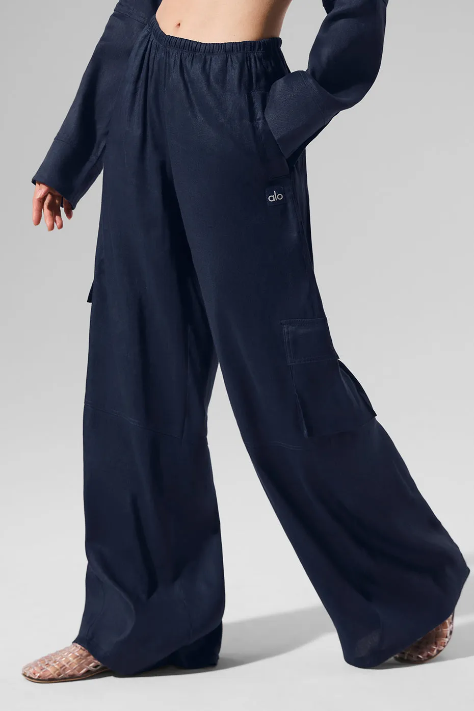 Linen Getaway Cargo Wide Leg Pant - Navy sold by Alo Yoga product image thumbnail 5