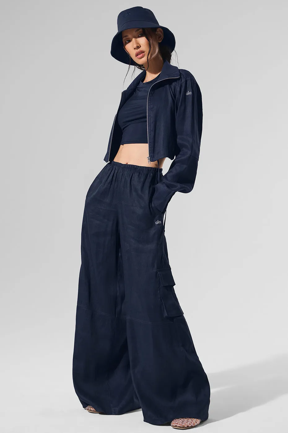 Linen Getaway Cargo Wide Leg Pant - Navy sold by Alo Yoga product image thumbnail 3
