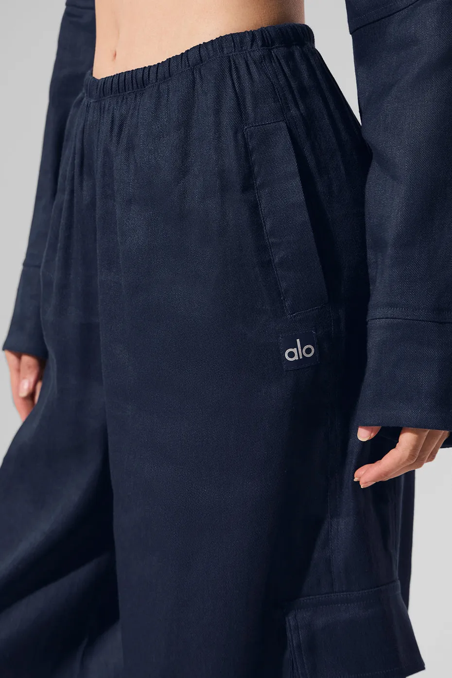 Linen Getaway Cargo Wide Leg Pant - Navy sold by Alo Yoga product image thumbnail 2