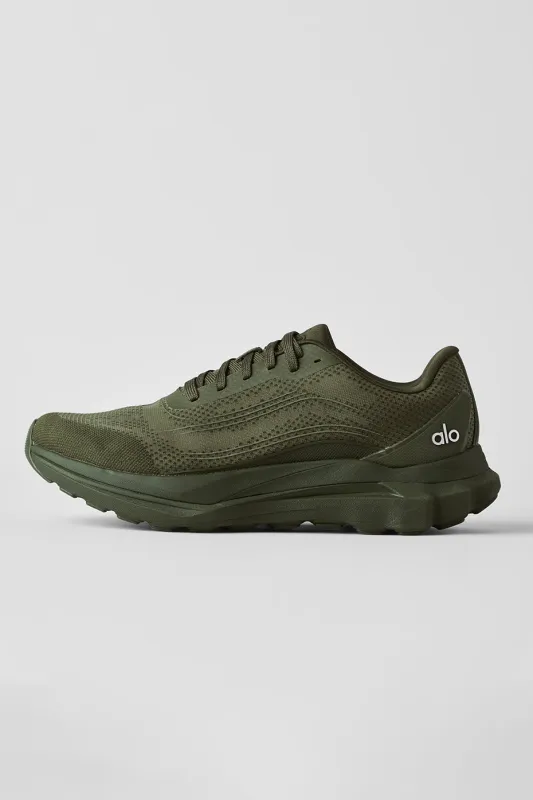 ALO Runner - Green Olive made by Alo Yoga