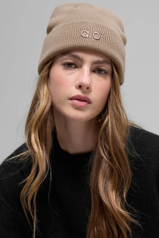Notable Beanie - Gravel made by Alo Yoga