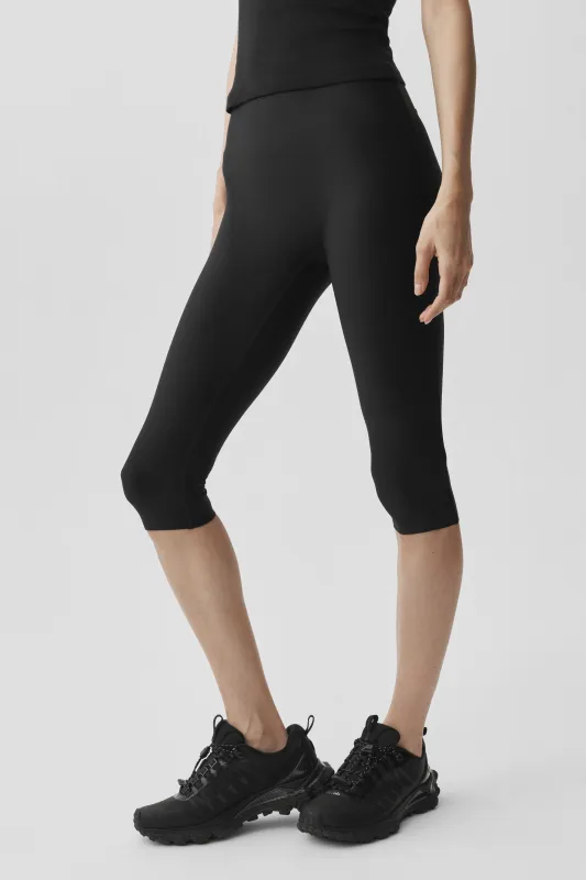 Airlift High-Waist Sleek Capri - Black made by Alo Yoga