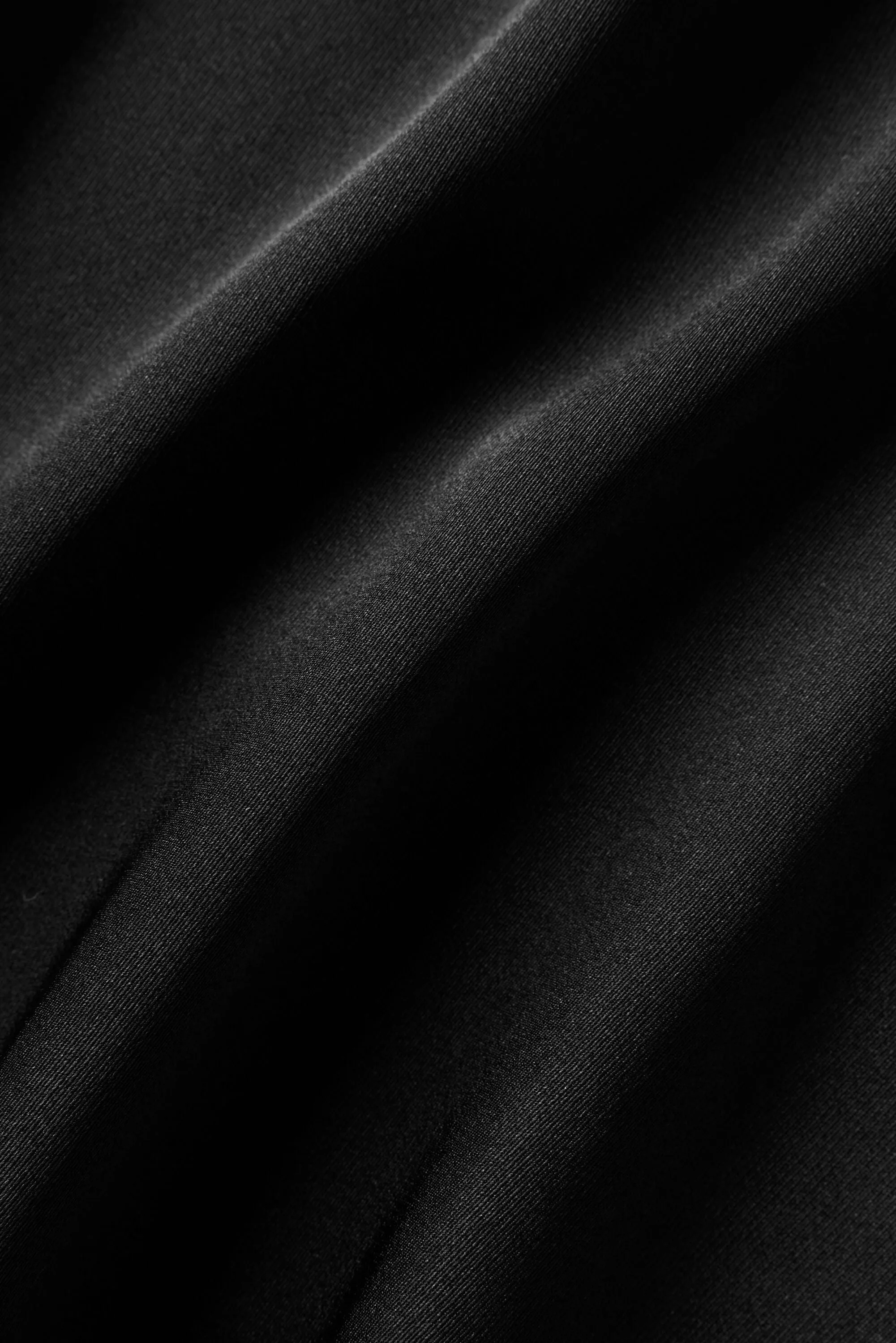 Silk Blend Radiance Short - Black sold by Alo Yoga product image thumbnail 5