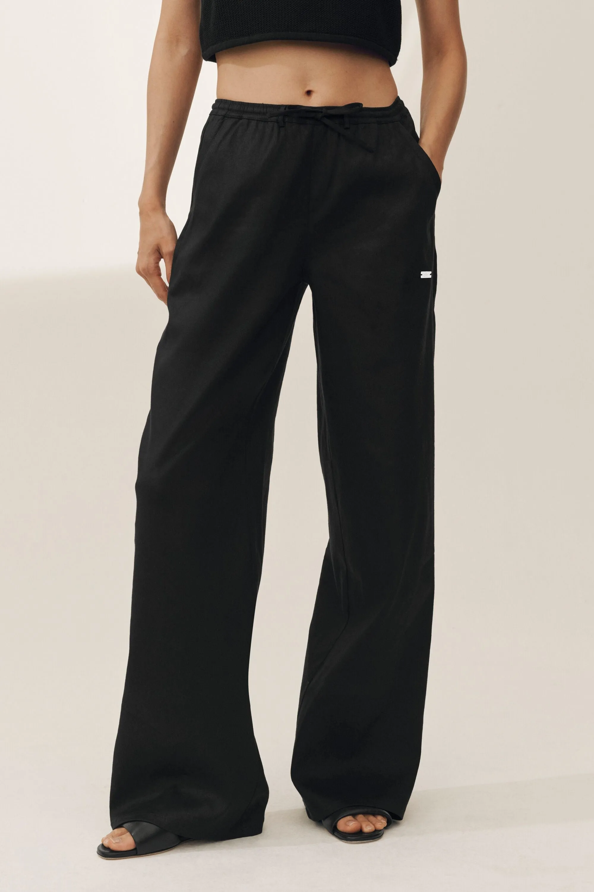 Linen Blend Riviera Wide Leg Pant - Black sold by Alo Yoga product image thumbnail 2
