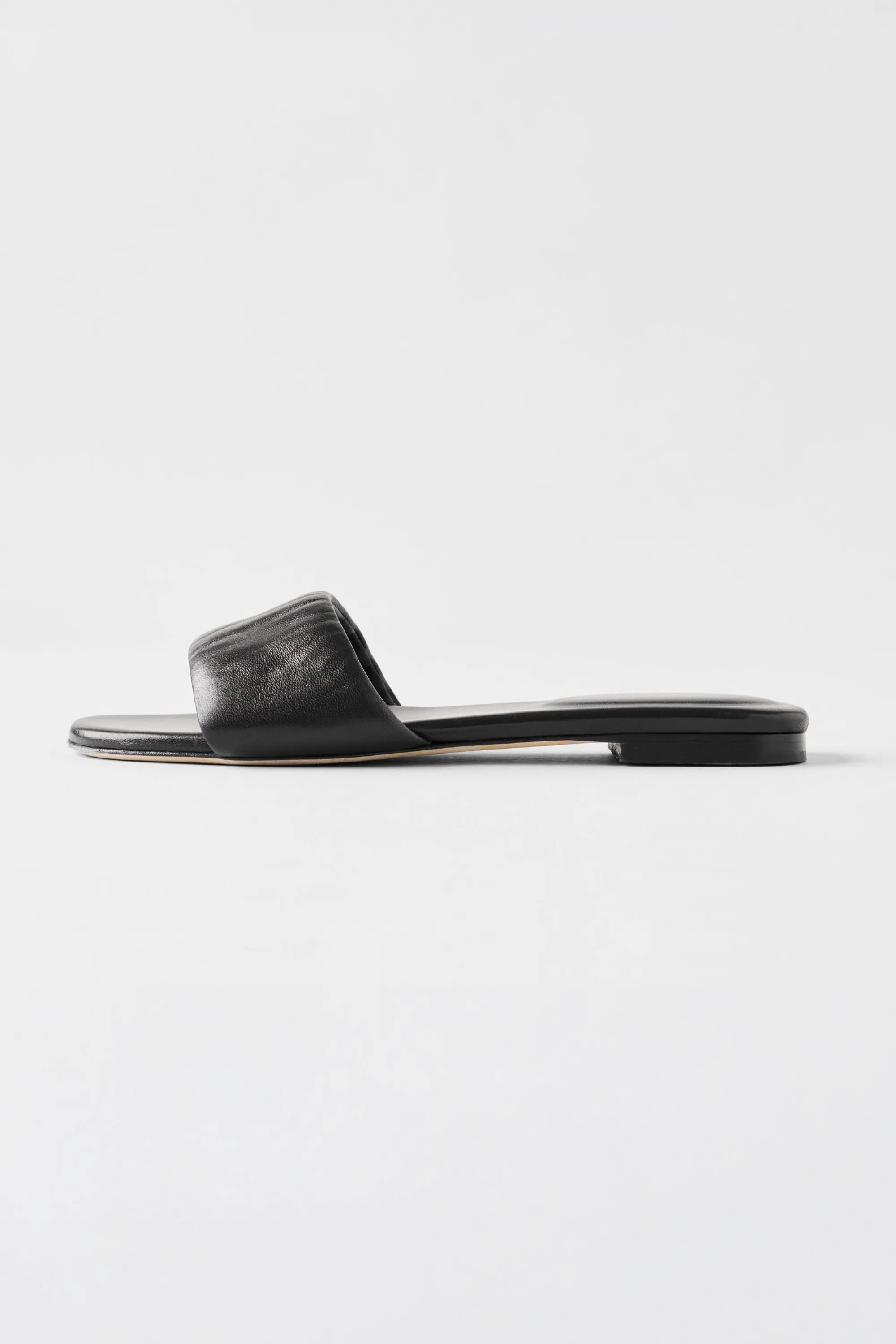 ALO Classico Sandal - Black sold by Alo Yoga product image thumbnail 4