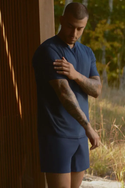 Essential Short Sleeve Street Tee - Navy made by Alo Yoga