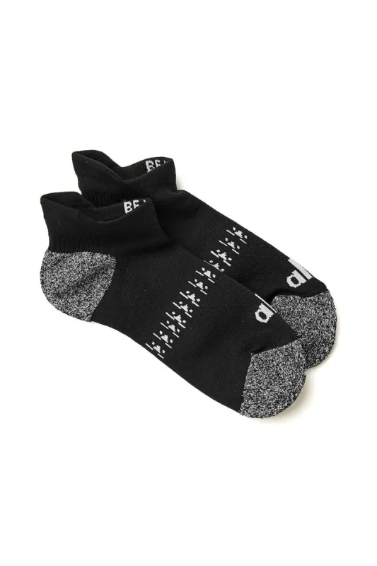 Women's Performance Chakra Tab Sock - Black/White sold by Alo Yoga