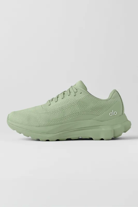 ALO Runner - Dune Grass made by Alo Yoga