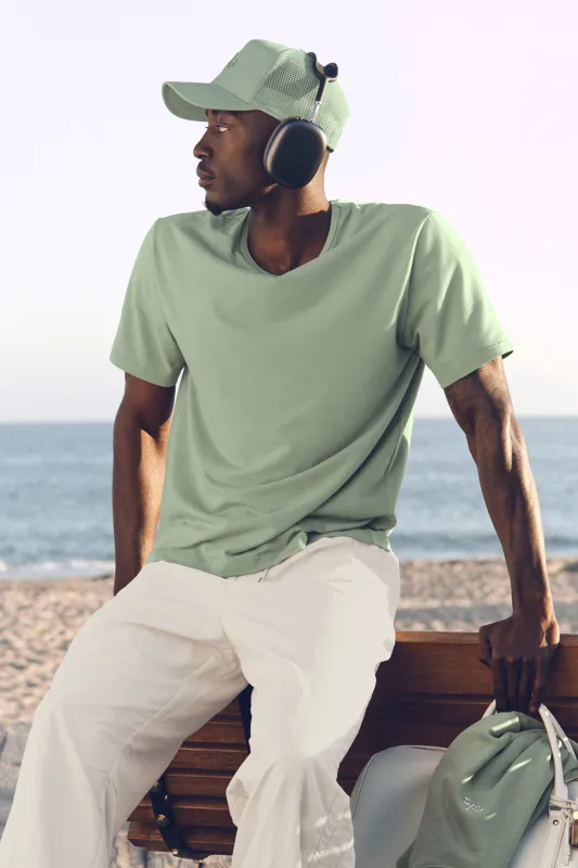 Street Essential Tee - Dune Grass made by Alo Yoga