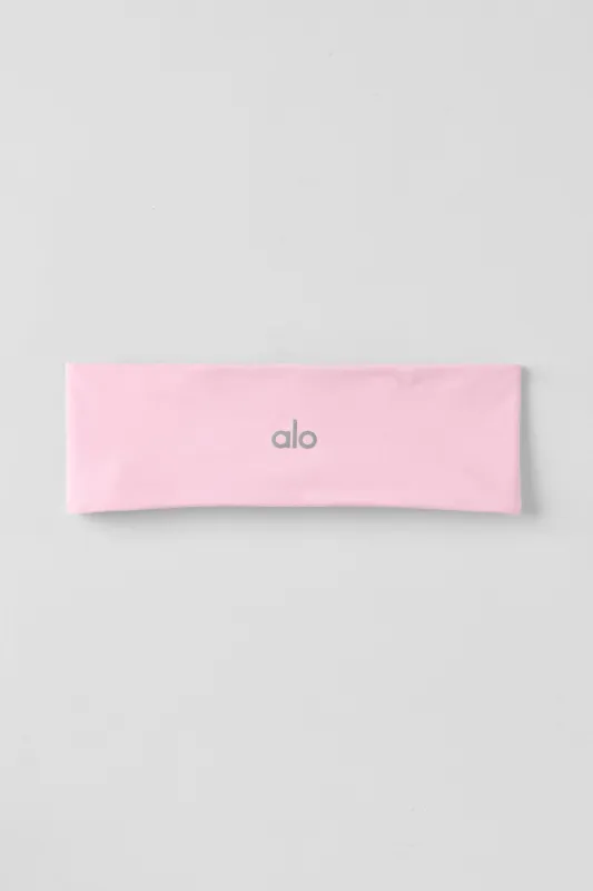 Performance Conquer Headband - Pink Marshmallow made by Alo Yoga
