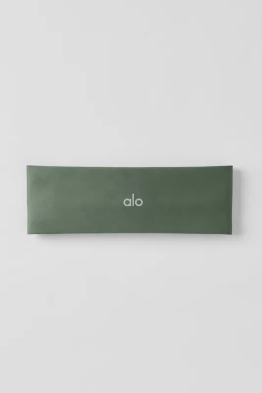 Airlift Headband - Bamboo Green made by Alo Yoga