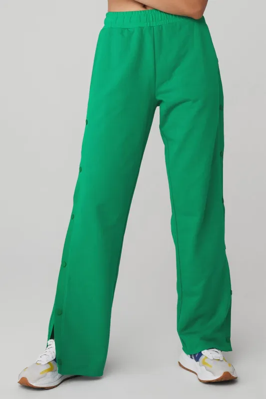 Courtside Tearaway Snap Pant - Green Emerald made by Alo Yoga
