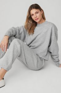 Accolade Crew Neck Pullover & Accolade Sweatpant Set - Athletic Heather Grey sold by Alo Yoga