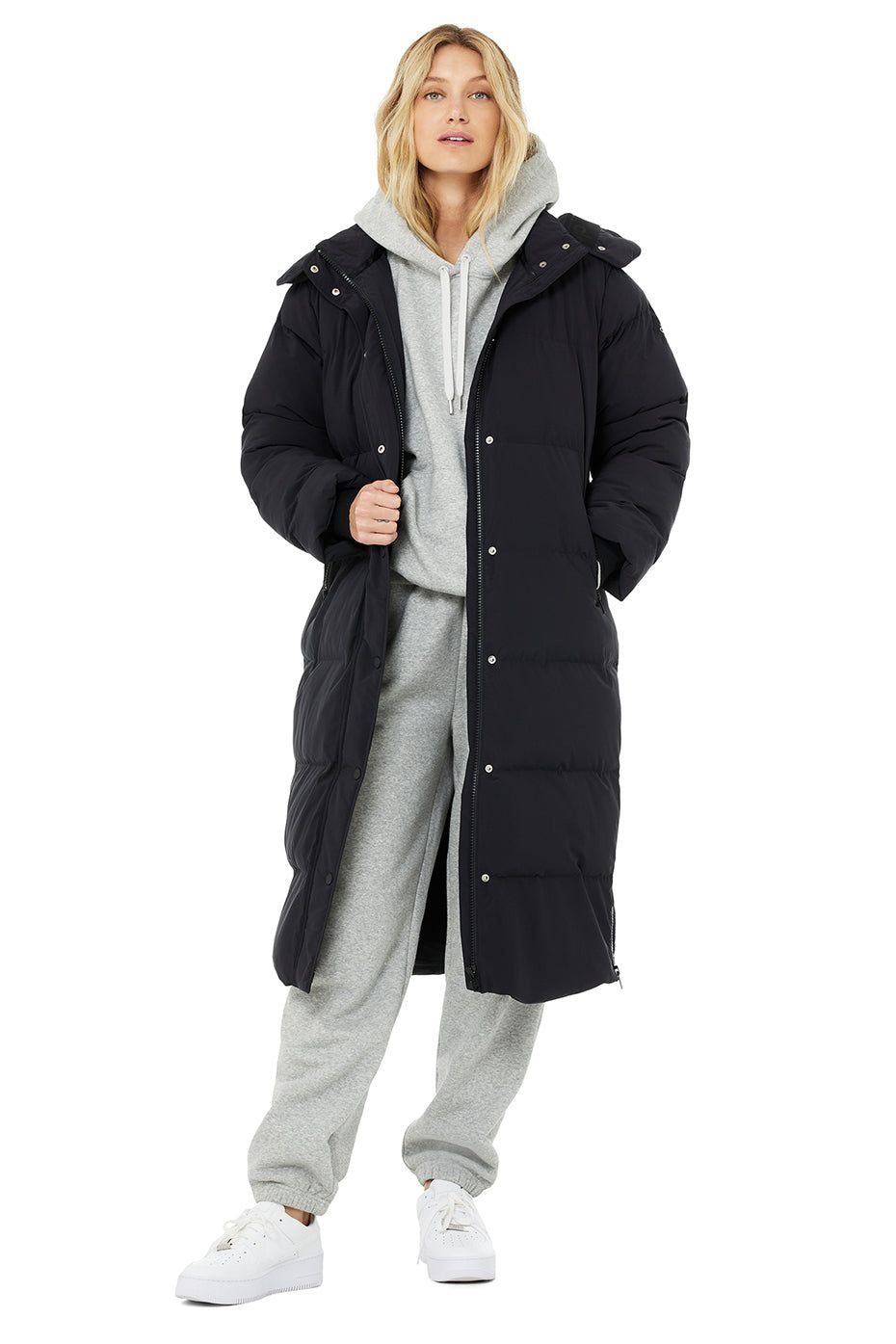 Aurora Puffer - Black sold by Alo Yoga