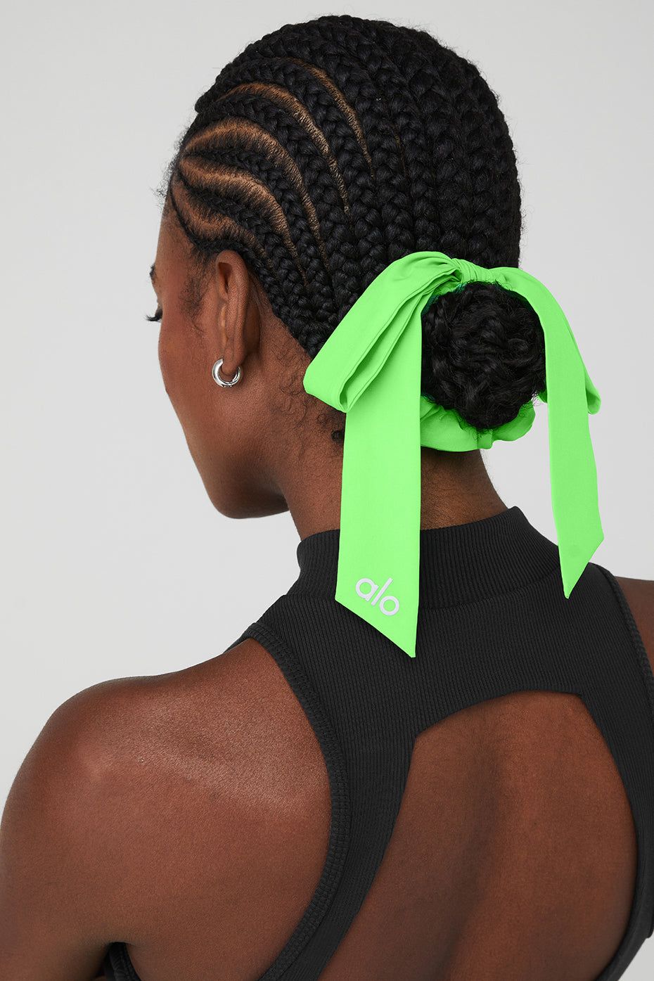 国内発送 Alo Yoga Love Knots Tie Scrunchie Love Knots Tie Scrunchie - Black | ALO