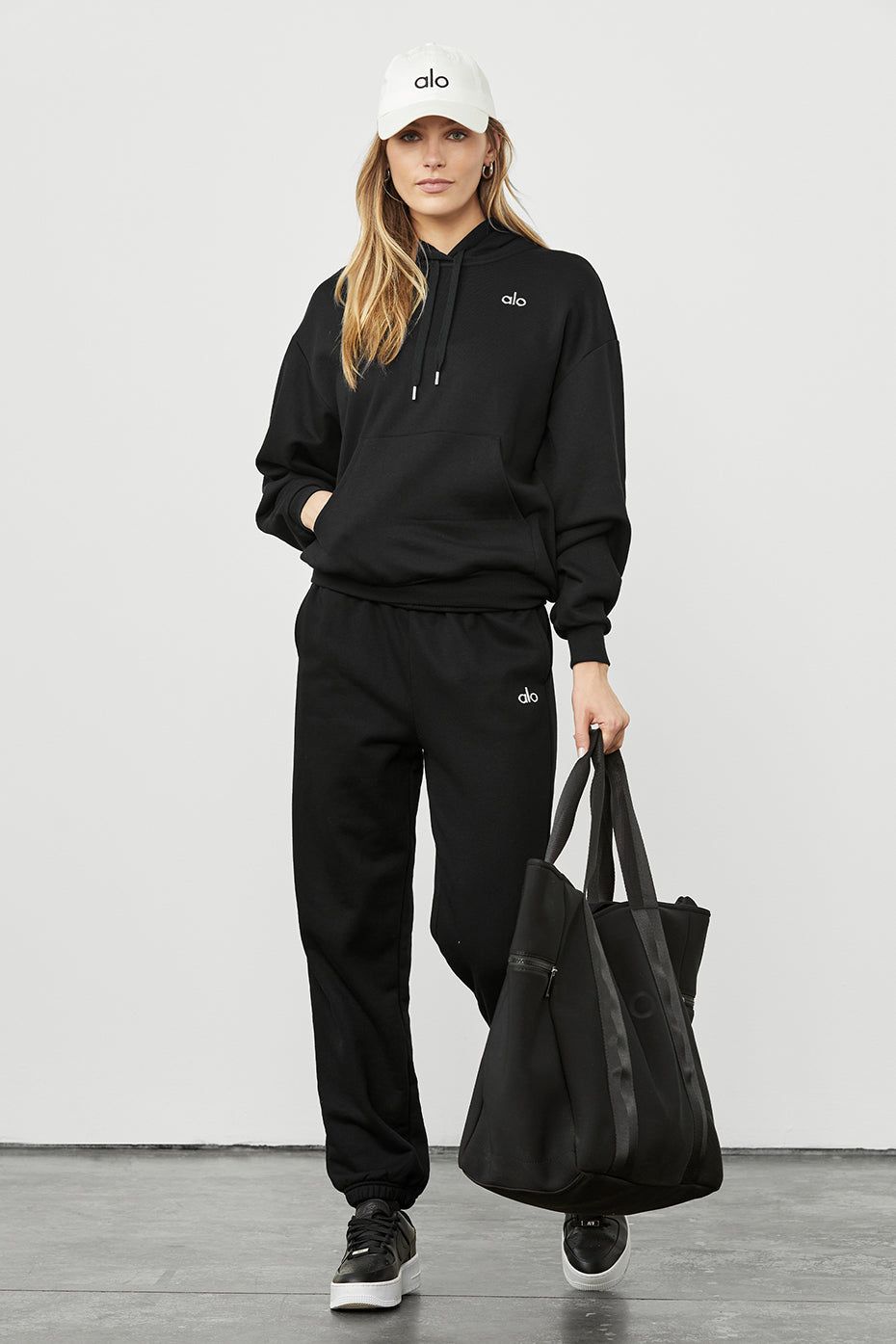 Accolade Hoodie & Accolade Sweatpant Set - Black sold by Alo Yoga