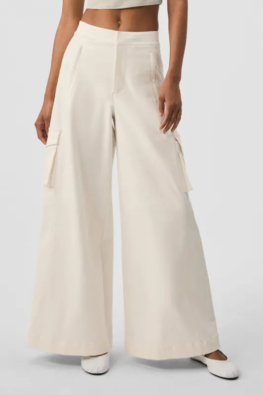 Show Off Cargo Wide Leg Trouser (Regular) - Ivory sold by Alo Yoga