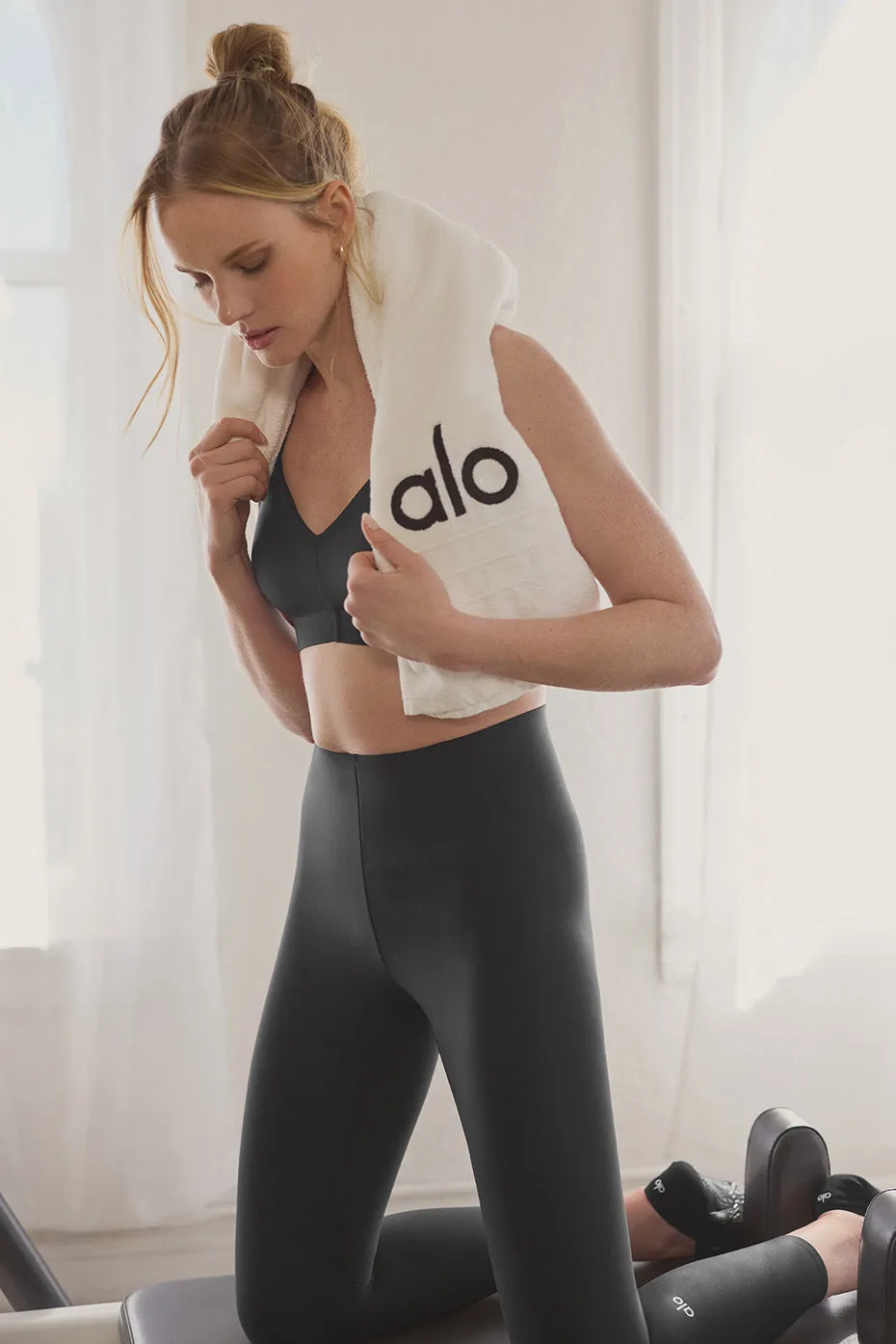 Airlift Strength Extreme High-Waist 7/8 Legging - Black sold by Alo Yoga product image thumbnail 3