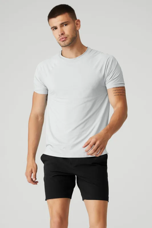 Idol Performance Tee - Titanium sold by Alo Yoga