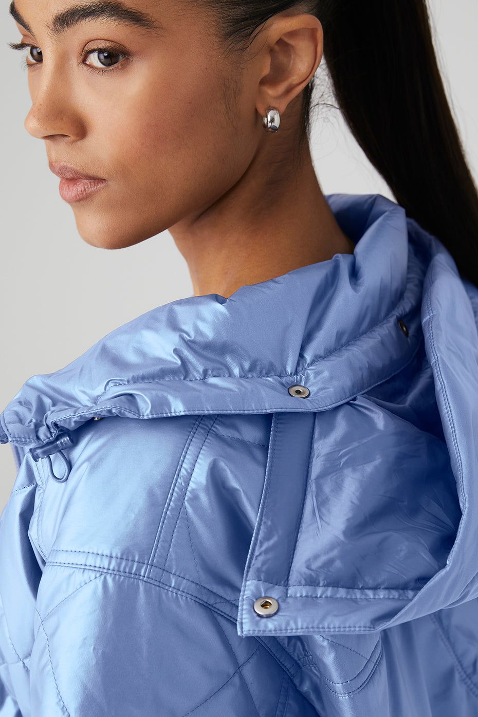 Pearlized Stormy Puffer - Infinity Blue sold by Alo Yoga product image thumbnail 5