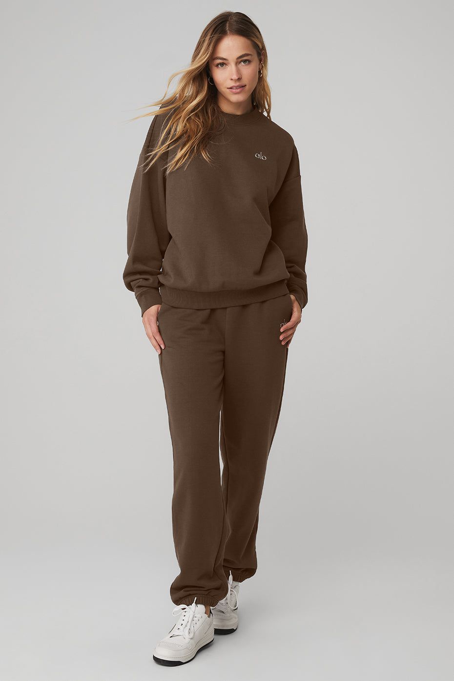 Accolade Crew Neck Pullover & Accolade Sweatpant Set - Espresso sold by Alo Yoga