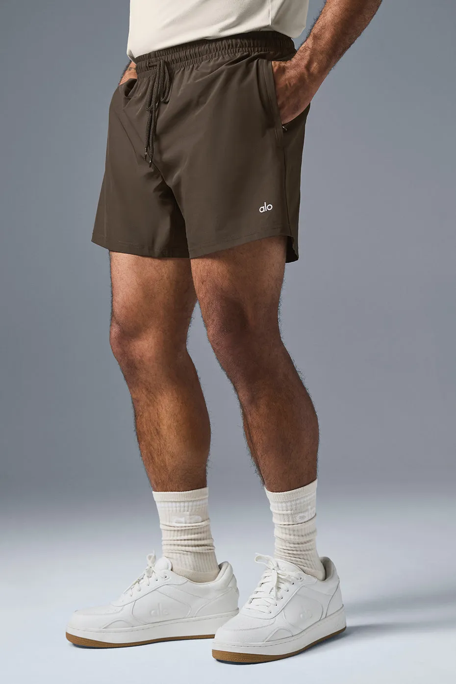7" Circuit Short - Espresso sold by Alo Yoga