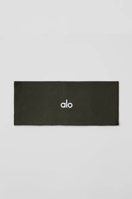 Performance Conquer Headband - Stealth Green sold by Alo Yoga