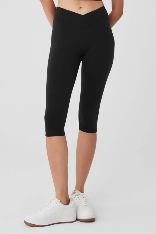 Airbrush V-Cut Define Capri - Black sold by Alo Yoga