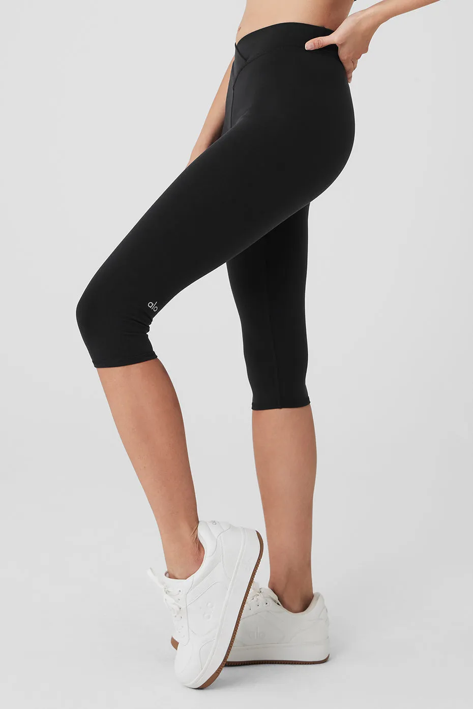 Airbrush V-Cut Define Capri - Black sold by Alo Yoga product image thumbnail 3