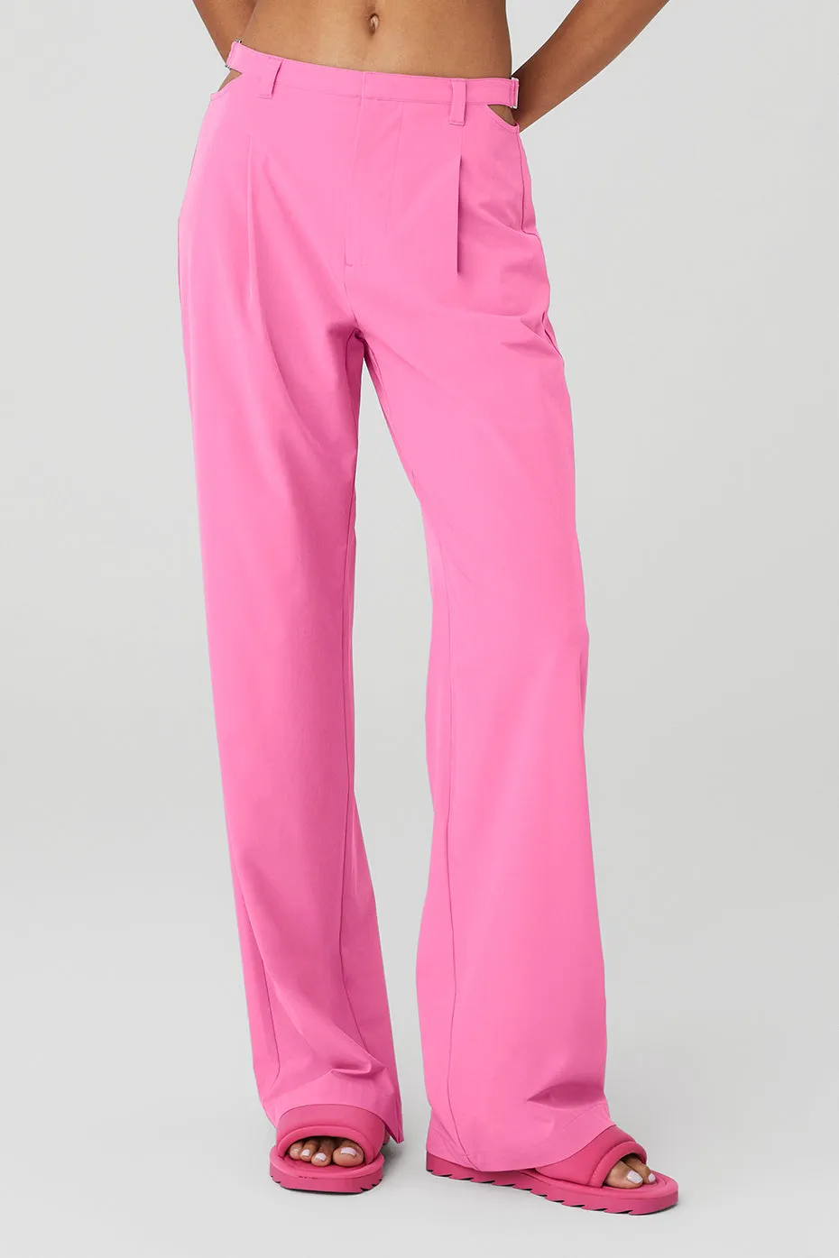Mid-Rise Showdown Trouser - Paradise Pink sold by Alo Yoga