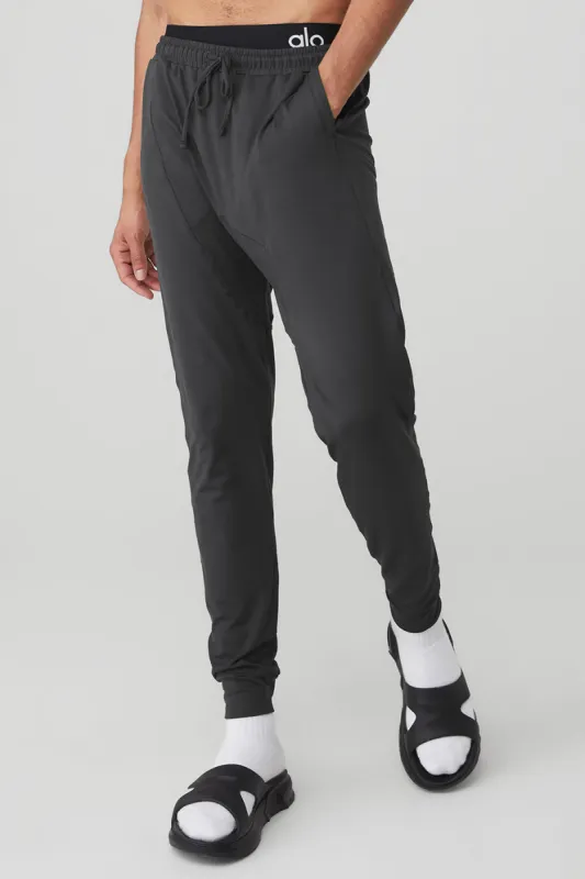 Conquer Revitalize Pant - Anthracite sold by Alo Yoga